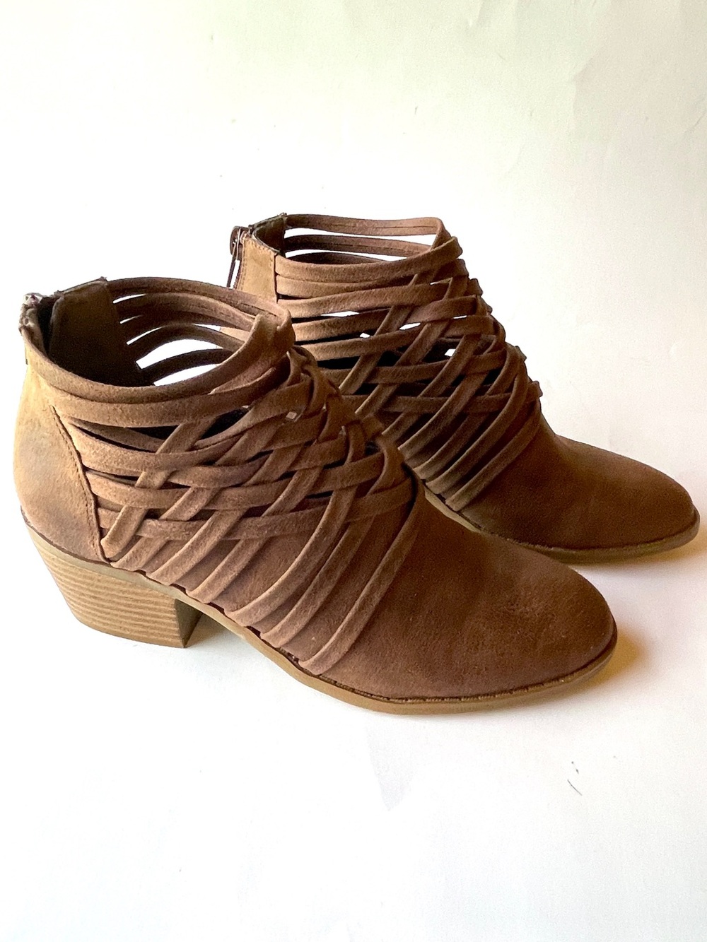 Fergalicious by Fergie "Bandana" Woven Caged Ankle Booties - 5.5 - Picture 6 of 11